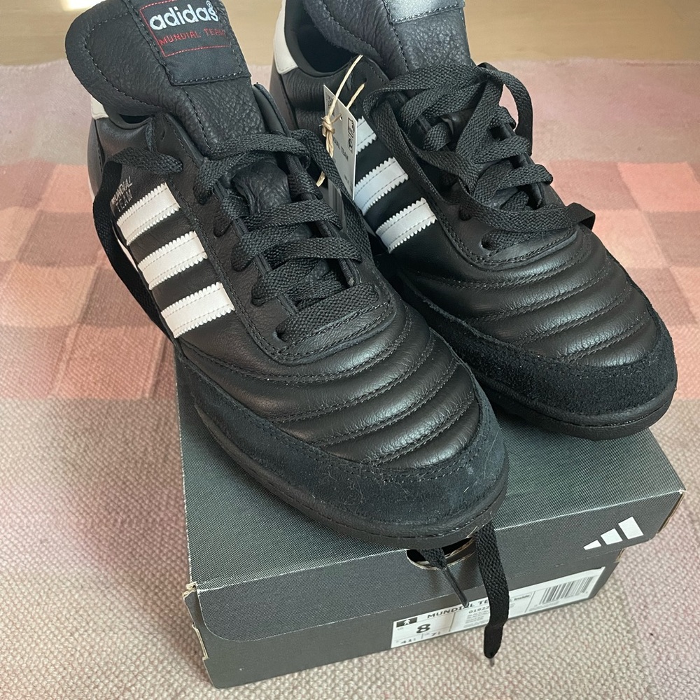 Adidas Mundial team soccer sneakers
